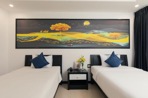 Superior Twin Room image 3
