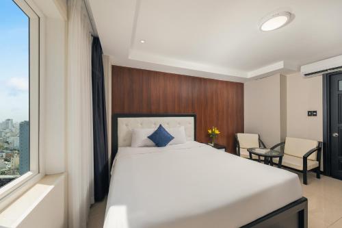 Deluxe Double Room image 3
