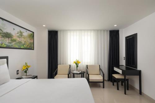 Deluxe Double Room image 2