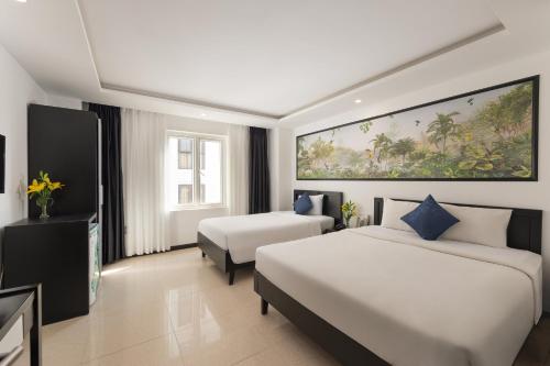 Deluxe Triple Room image 2