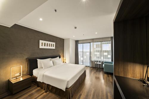 Executive Sea View Double Suite with Bathtub