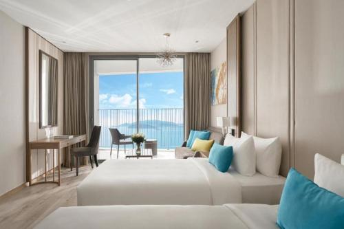 Deluxe Twin Room with Sea View image 4