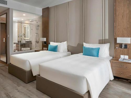 Deluxe Twin Room with Sea View image 10