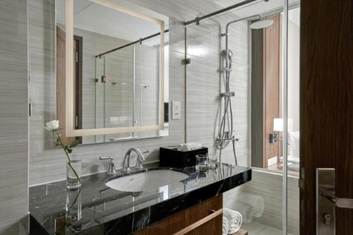 Deluxe Twin Room with Sea View image 9