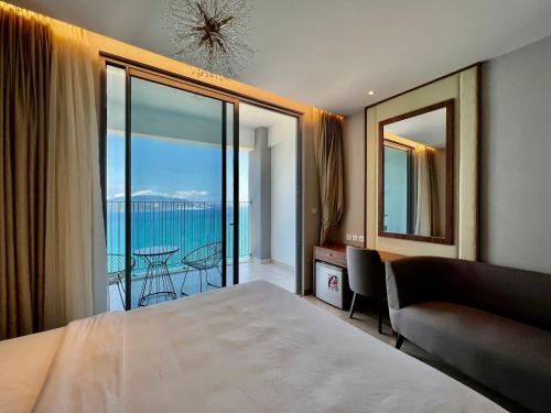 Family Room with Sea View image 10