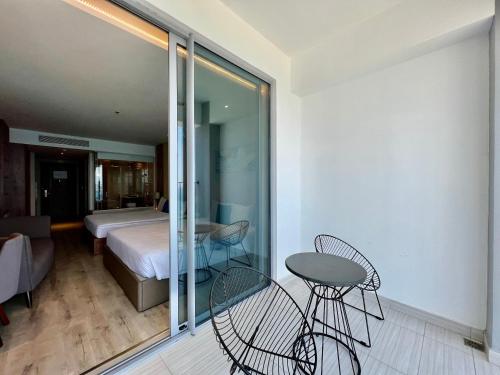 Family Room with Sea View image 4