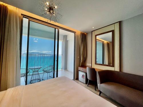 Family Room with Sea View image 5