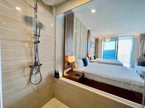 Family Room with Sea View image 2