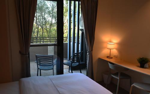 room detail thumbnail 1
