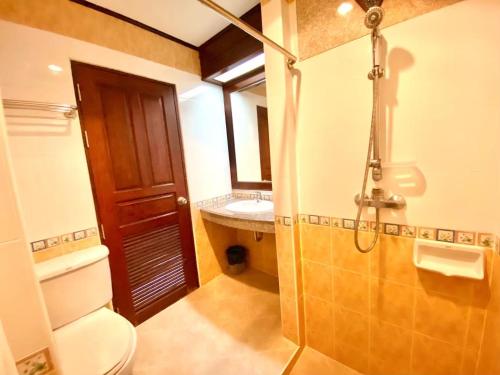 room detail thumbnail 2