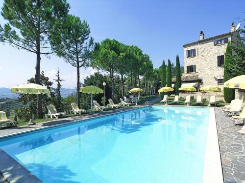 Peldbaseins, Hotel in Marche with Scenic Hiking Trails in Montelparo