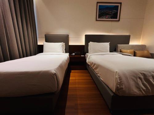 2 twin beds