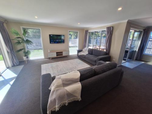Shared lounge/TV area, Family Paradise Retreat 3BRHaven in Rolleston