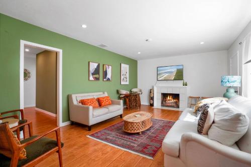 Villa La Verde - Newly Designed 4BR Villa with Pool & Guesthouse by Topanga, Los Angeles (zdjęcie 10)