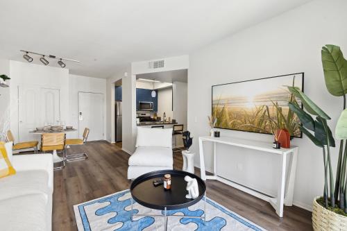 2BDR Home Away From Home in Marina del Rey thumb 2