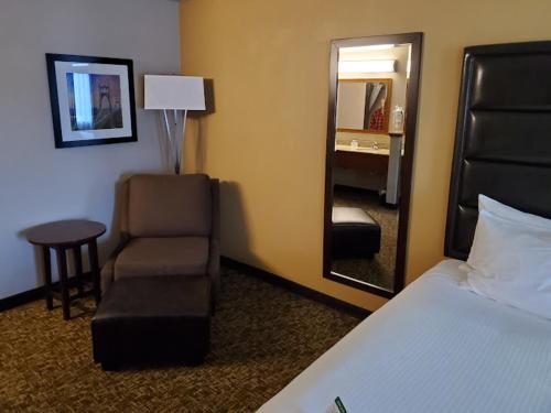 Best Western Oak Meadows Inn - image 6
