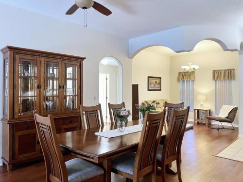 Lovely Lakeside 4-Bed Pool Home at Villa Sol-3125 home in Kissimmee, USA