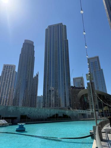 SML Vacation Homes - Sky High Apartments with Burj Khalifa and Dubai Fountain Views at Grande Signature Downtown Dubai - image 5