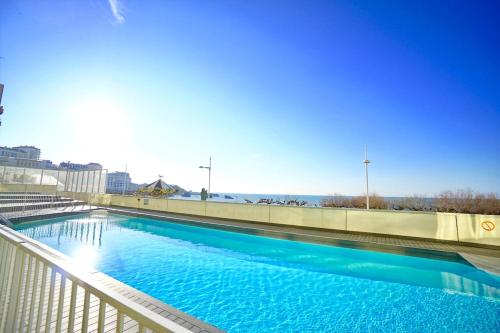 Downtown Biarritz, pool and ocean in 2min