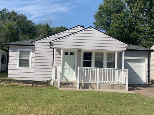 East Side 2BR - 1 BA Newly Remodeled Home, Wichita