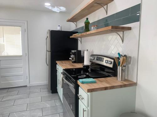 East Side 2BR - 1 BA Newly Remodeled Home East Side 2BR - 1 BA Newly Remodeled Home