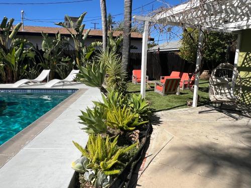 Villa La Verde - Newly Designed 4BR Villa with Pool & Guesthouse by Topanga, Los Angeles (zdjęcie 4)