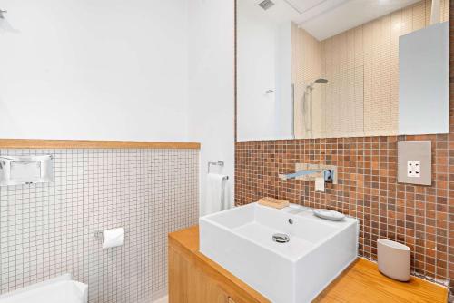 Silkhaus Vacation Homes cozy Studio at Al Bandar Marina with gym - image 5
