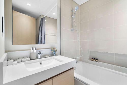 Silkhaus Vacation Homes brand new 1BDR in Creek Harbour - image 5