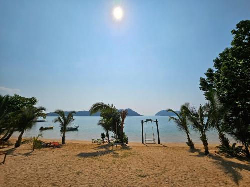 บริการและสิ่งอำนวยความสะดวก, แหลมตุกตา บีช เกาะหมาก (Laem Tukkata beach  Koh Mak) in เกาะหมาก (ตราด)