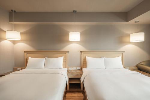 Superior Quadruple Room image 3