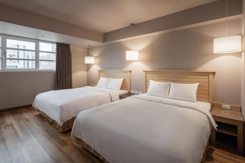 Standard Quadruple Room image 3