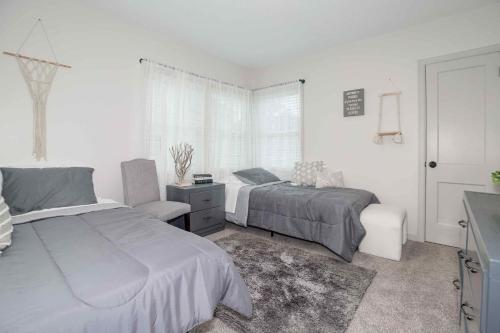 Nice East Side 3BR 2BA WIFI SMART TV Nice East Side 3BR 2BA WIFI SMART TV