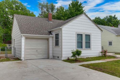 Nice East Side 3BR 2BA WIFI SMART TV Nice East Side 3BR 2BA WIFI SMART TV