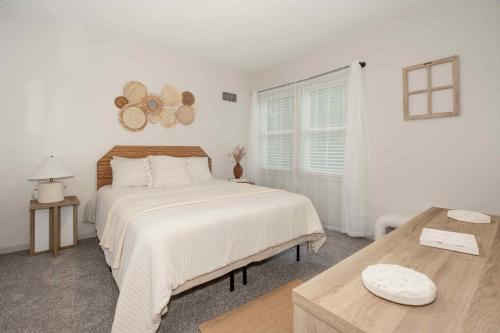 Nice East Side 3BR 2BA WIFI SMART TV Nice East Side 3BR 2BA WIFI SMART TV