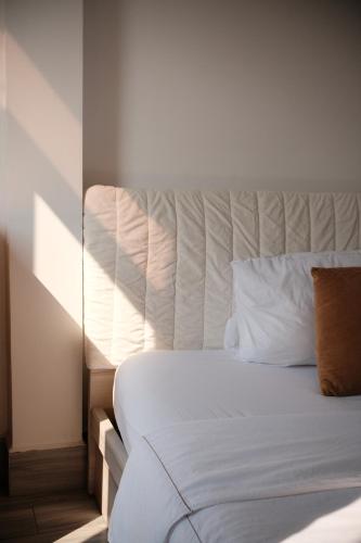 Triple Room with Balcony image 10