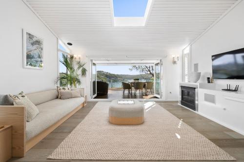 Cliff house and Grand harbour views - image 4