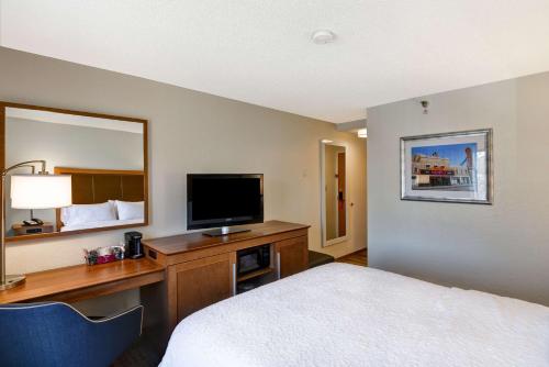 Hampton Inn Memphis Poplar - image 11