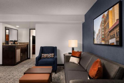 Embassy Suites Birmingham - image 7