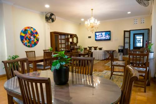 Restaurant, Clemmie Huis in Kota Baru