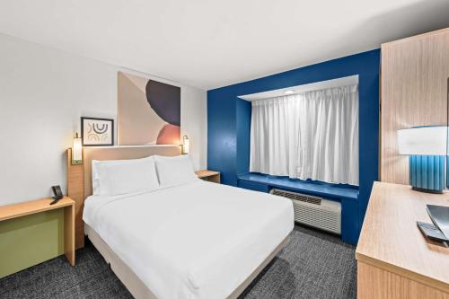 Comfort Inn & Suites Airport Dulles-Gateway - image 8