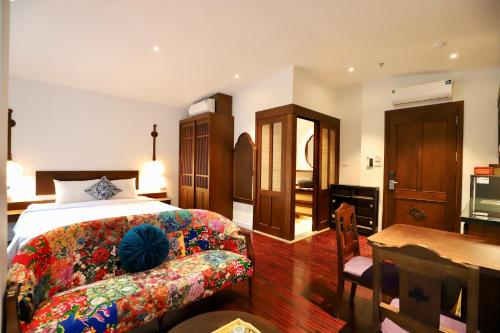 One-Bedroom Apartment with Terrace image 7