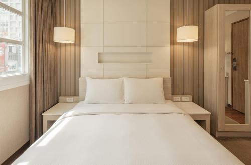 Standard Double Room image 2