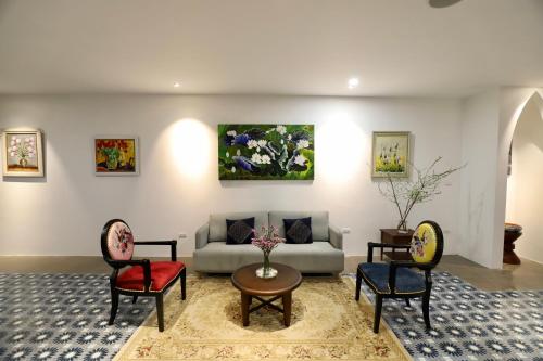 One-Bedroom Apartment - Non-Smoking image 2