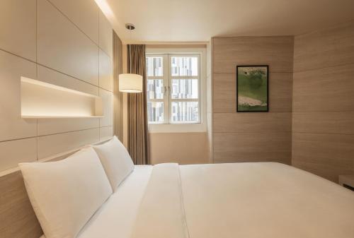 Superior Double Room image 6
