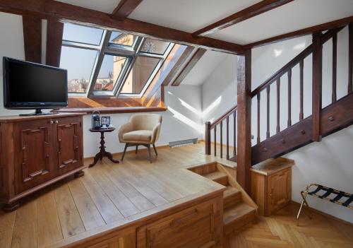 room detail thumbnail 1