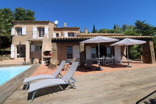 La Villa Tara 4 chambres piscine privée vue panoramique sur les collines de Grimaud - image 2