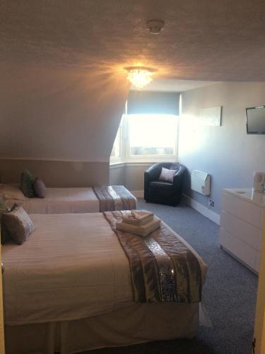 Family Room with Sea View image 2