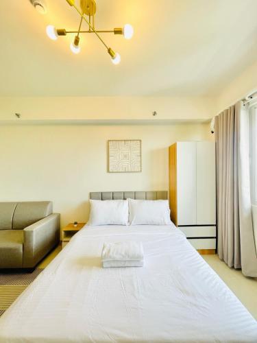 SM 8 Chic & Compact Studio Near SM City, Dumangas
