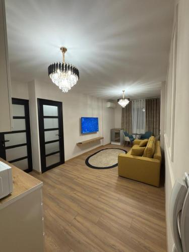 Henri's Apartment, Tirana