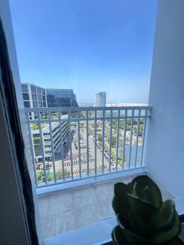 Unistay SHORE Residence w Balcony Amazing Manila Bay view near MOA, Manille